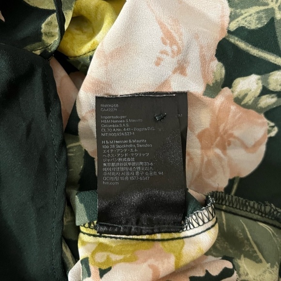 NWOT H&M Conscious Women’s Button Down Floral Blouse - Picture 7 of 7